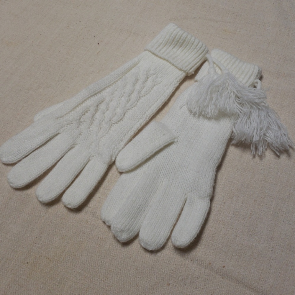 C.C Collection White Knit Gloves